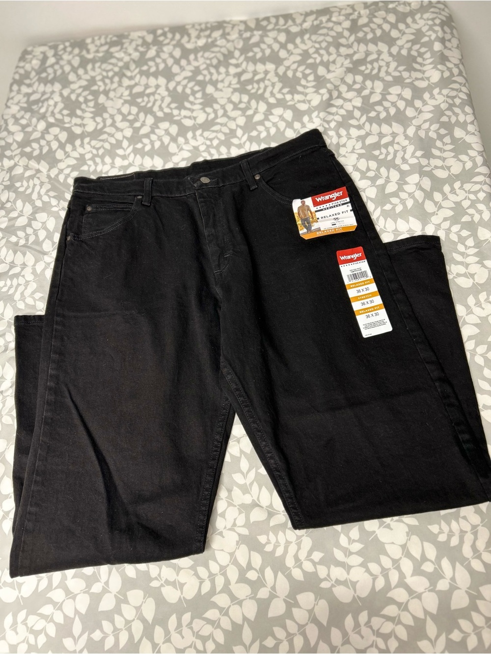 Wrangler Men’s Black Relaxed Straight Jeans